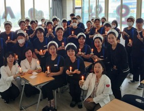 23년 1월 나이팅게일 선서식입니다.입학하신지 얼마 안되신것 같은데 벌써 실습이라니요~~~모두 좋은 간호조무사가 되실거에요^^실습 잘 마치고 건강하게 뵈어요^^